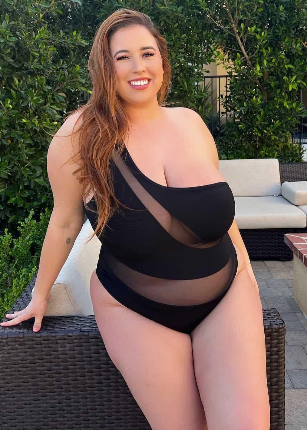 Lauren Huge Boobs Beauty BBW Youtuber Girl Mixed Hot Shots