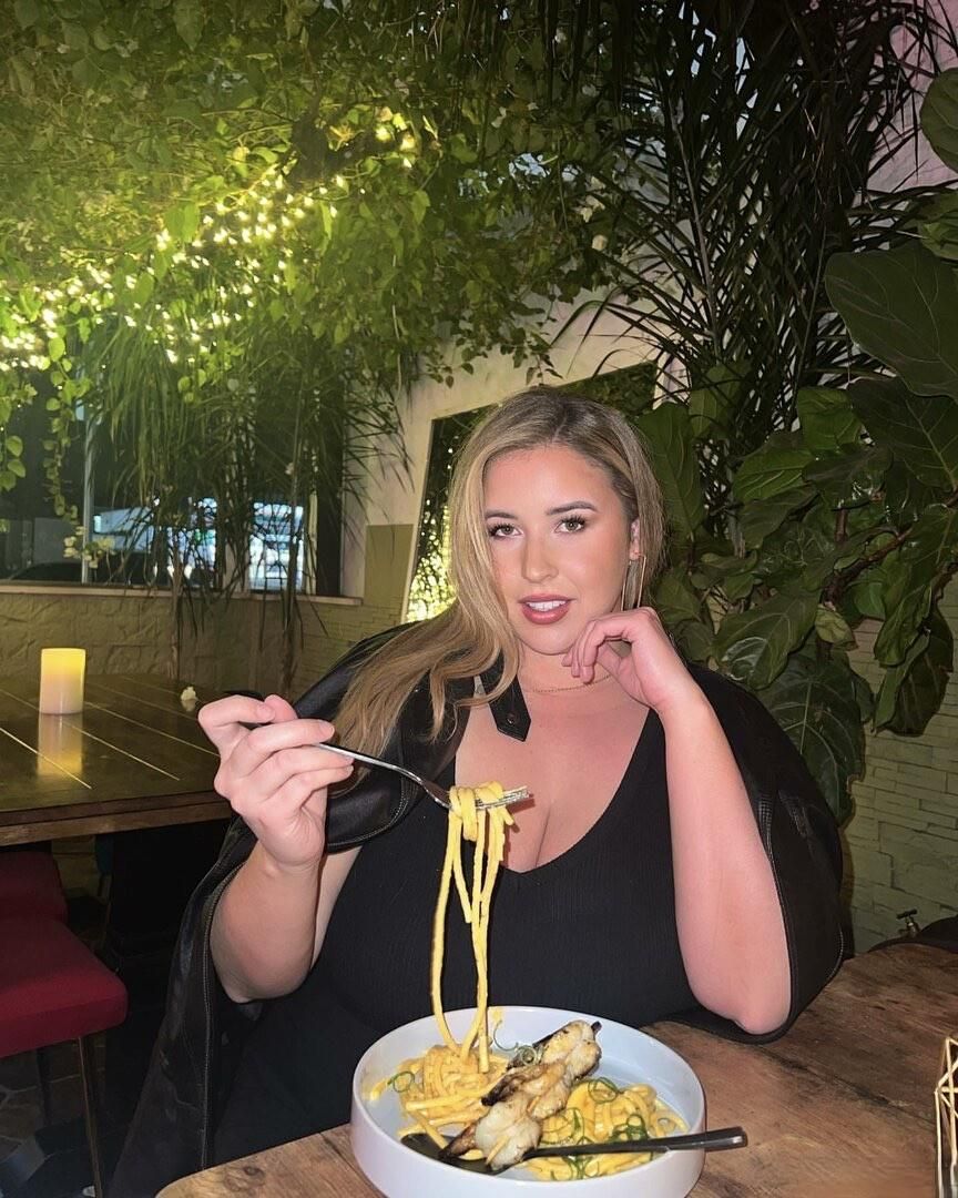Lauren Huge Boobs Beauty BBW Youtuber Girl Mixed Hot Shots