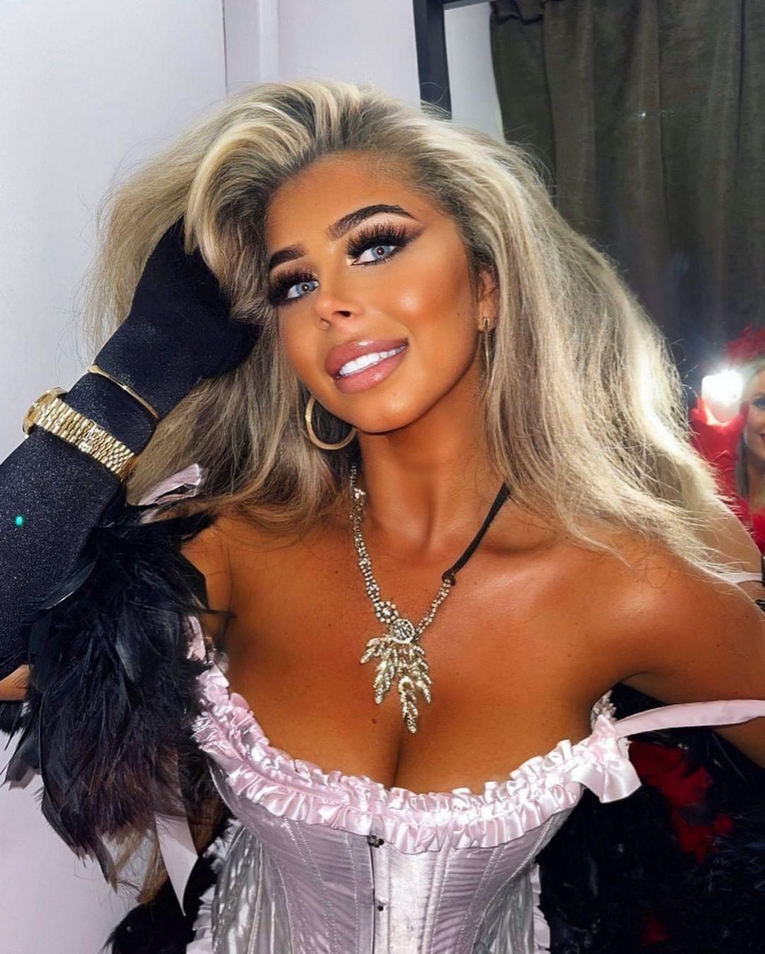 bimbos chav bitches to stroke and own full ballをとても速く排出する