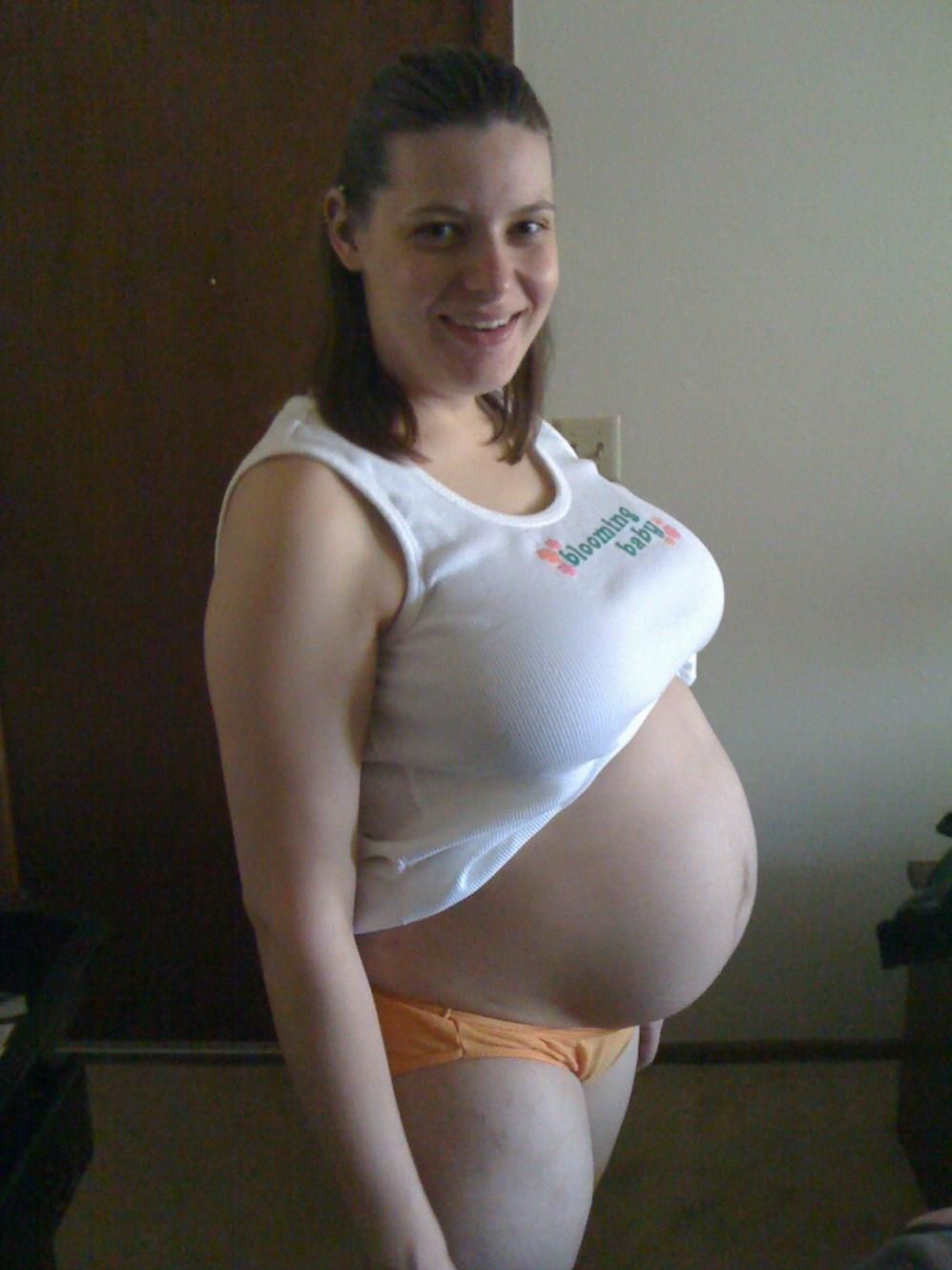 Chubby mommy throat exercise 