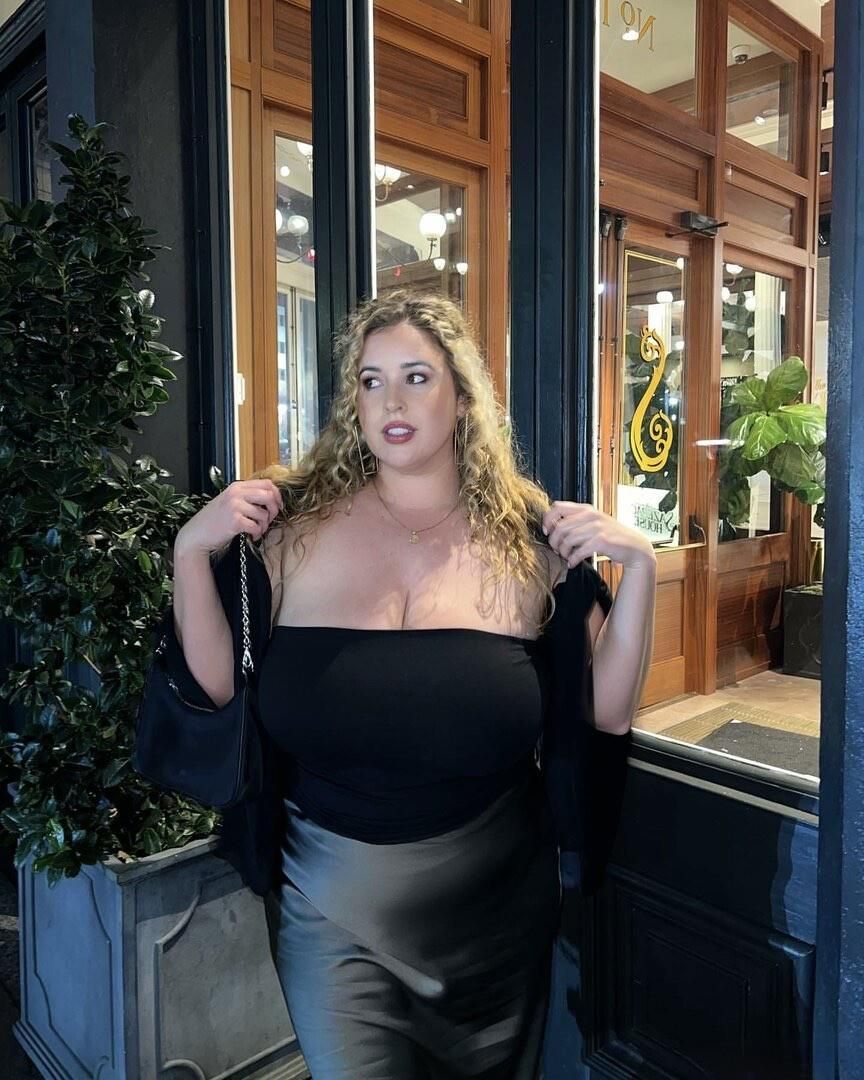 Lauren Huge Boobs Beauty BBW Youtuber Girl Mixed Hot Shots