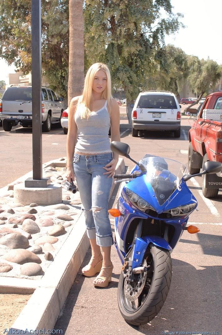 Alison Angel raus und ungefähr
