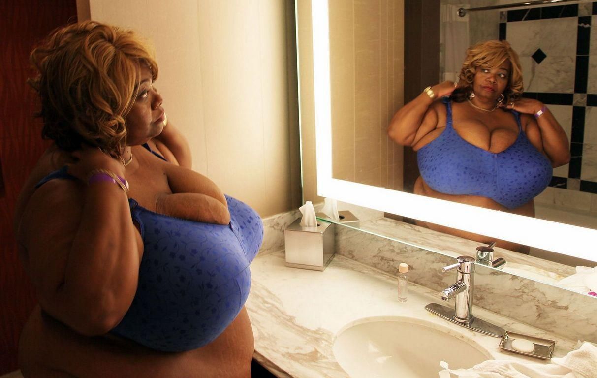 THE LOVE OF BIG BOSOMS NORMA 