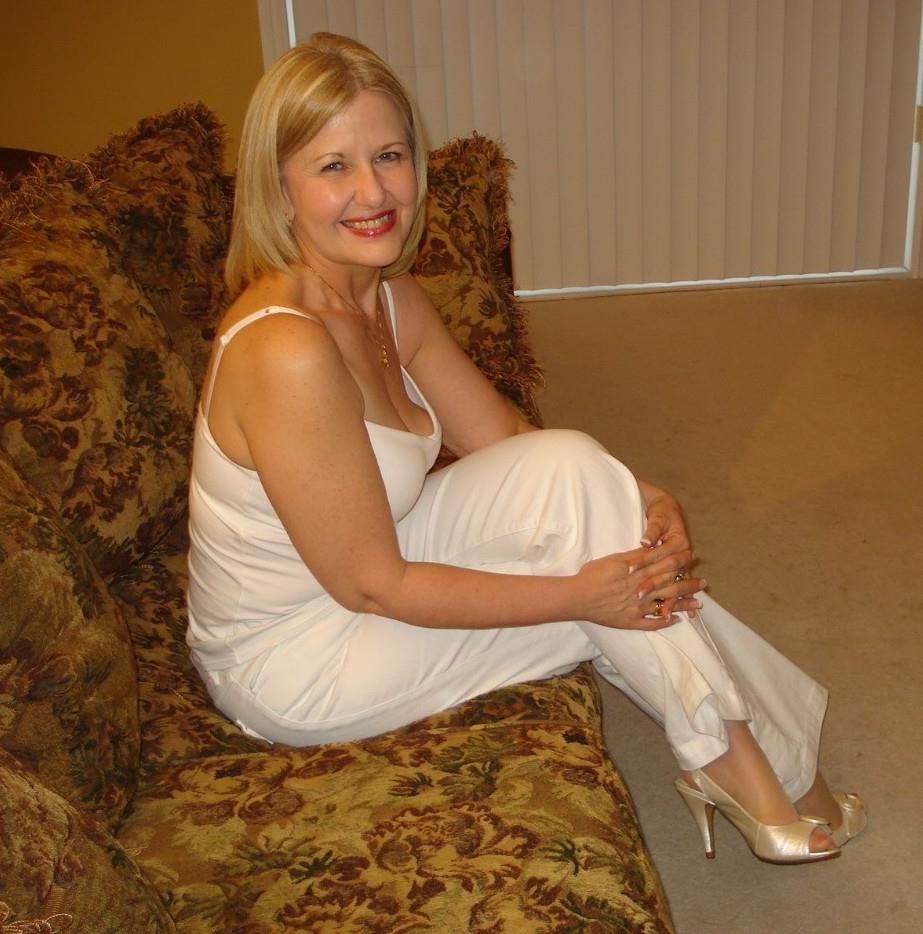 SEXY MOM WITH BIG TITS