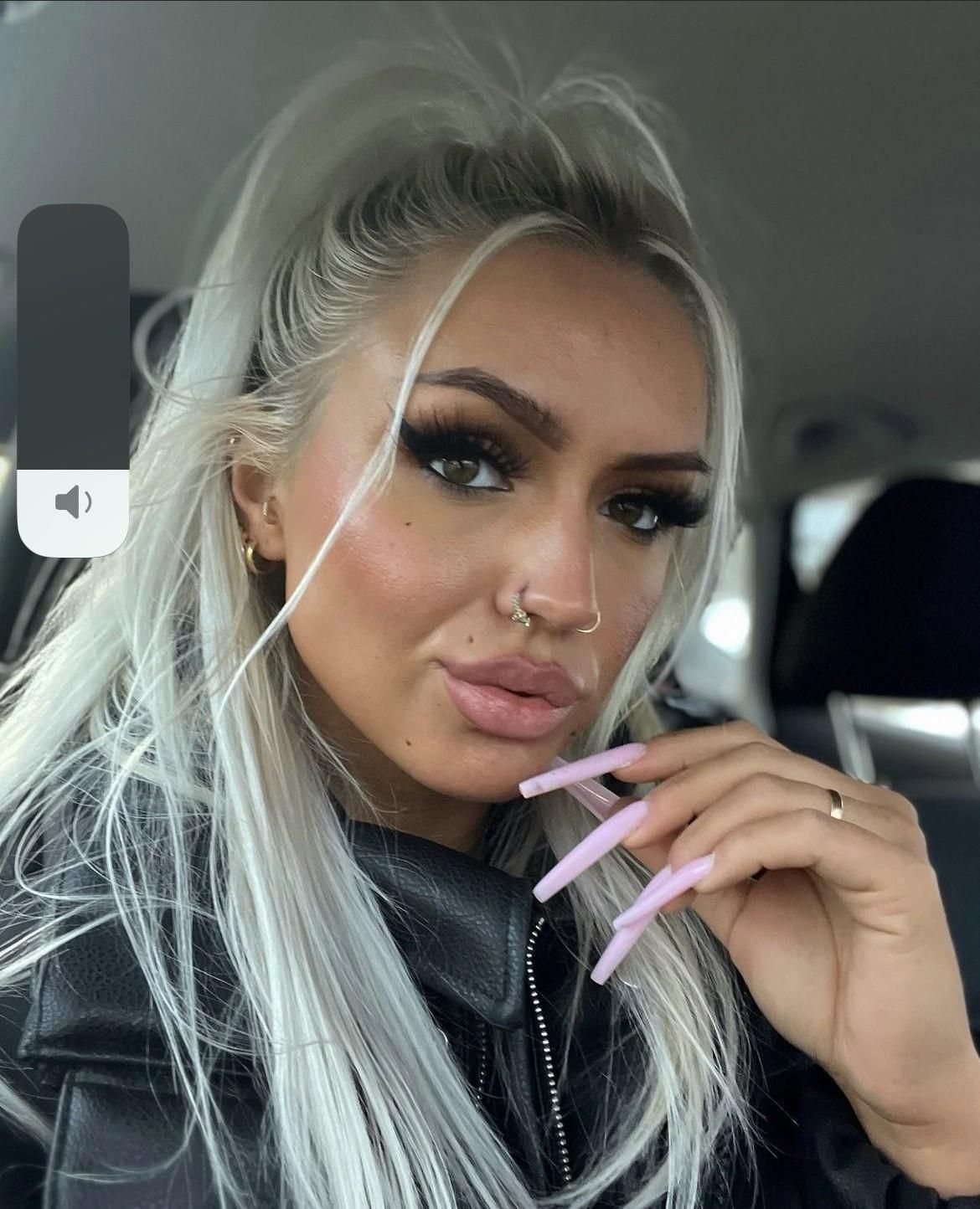 bimbos chav bitches to stroke and own full ballをとても速く排出する