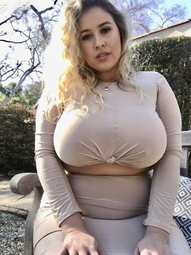Lauren Huge Boobs Beauty BBW Youtuber Girl Mixed Hot Shots