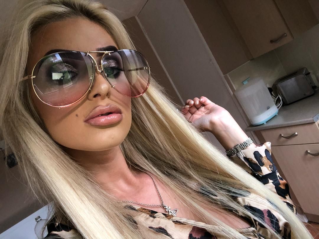 bimbos chav bitches to stroke and own full ballをとても速く排出する