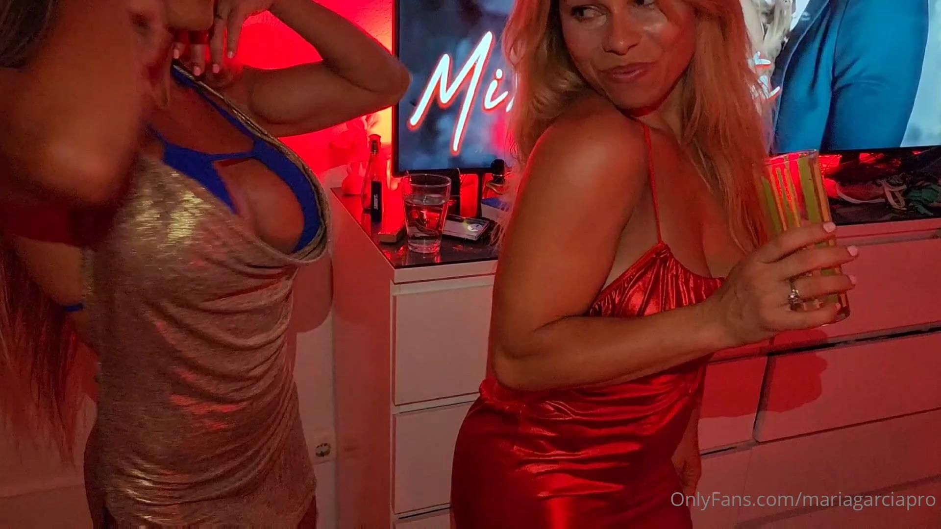MARIA GARCIA AND SANDRA MUSCLE LESBIANS MILFS
