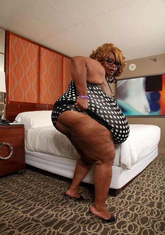 THE LOVE OF BIG BOSOMS NORMA 