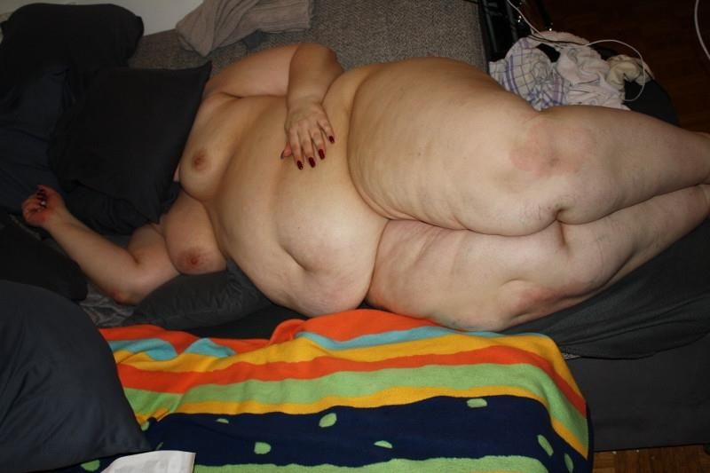 Schamlose SSBBW Fettsau nackt 