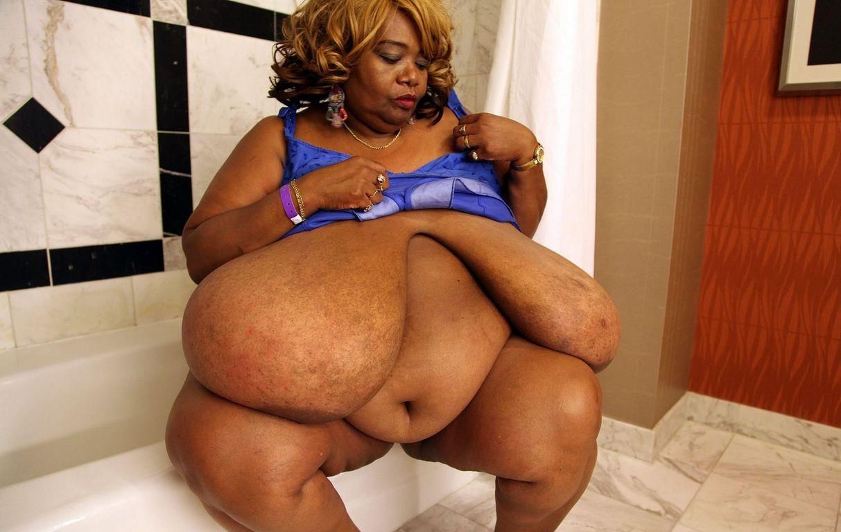 THE LOVE OF BIG BOSOMS NORMA 