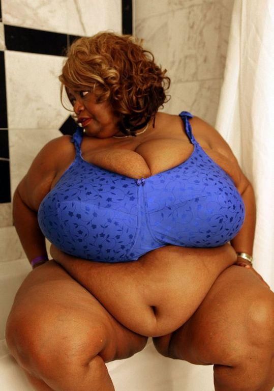 THE LOVE OF BIG BOSOMS NORMA 