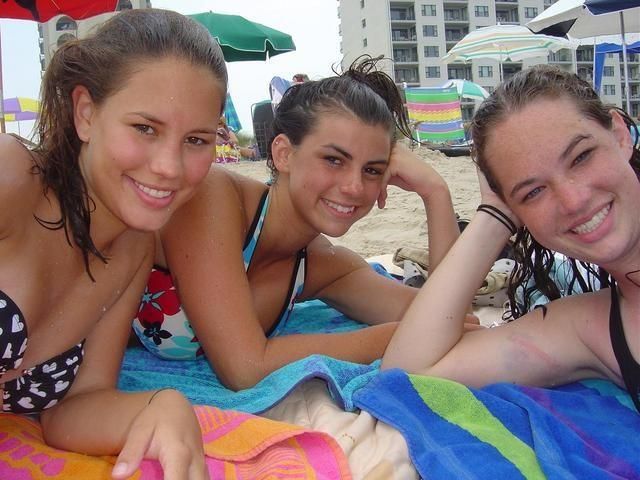 Beach Girls 