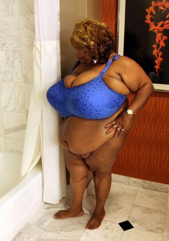 THE LOVE OF BIG BOSOMS NORMA 