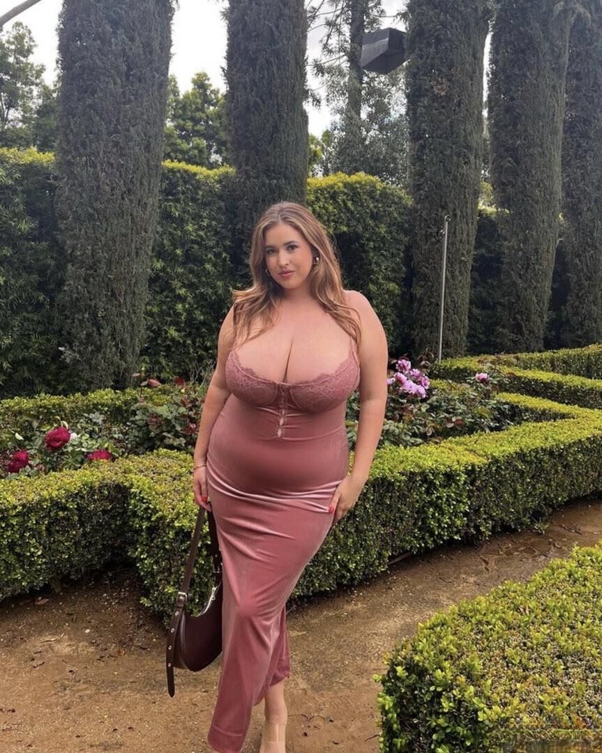 Lauren Huge Boobs Beauty BBW Youtuber Girl Mixed Hot Shots