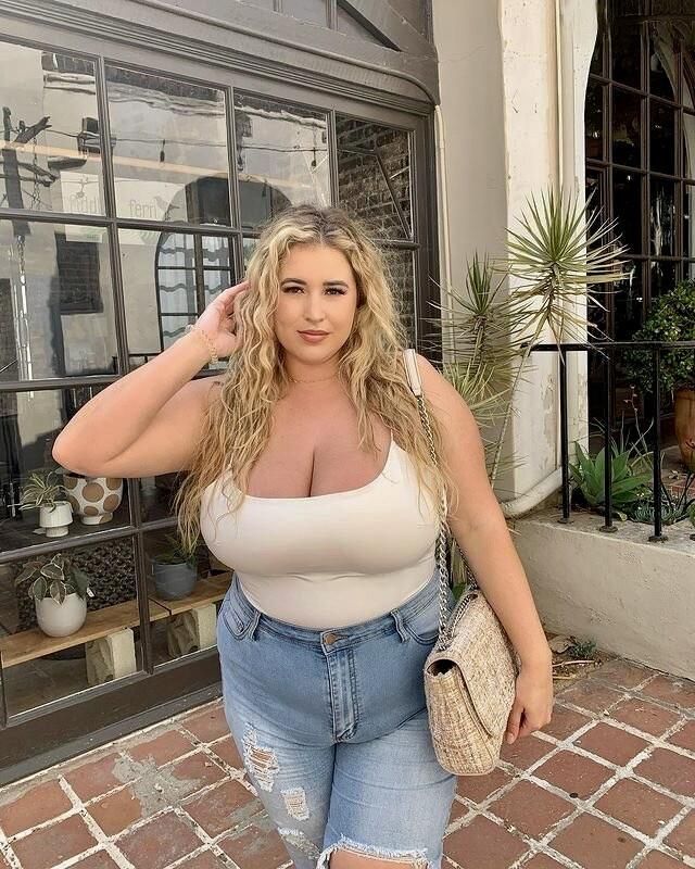 Lauren Huge Boobs Beauty BBW Youtuber Girl Mixed Hot Shots