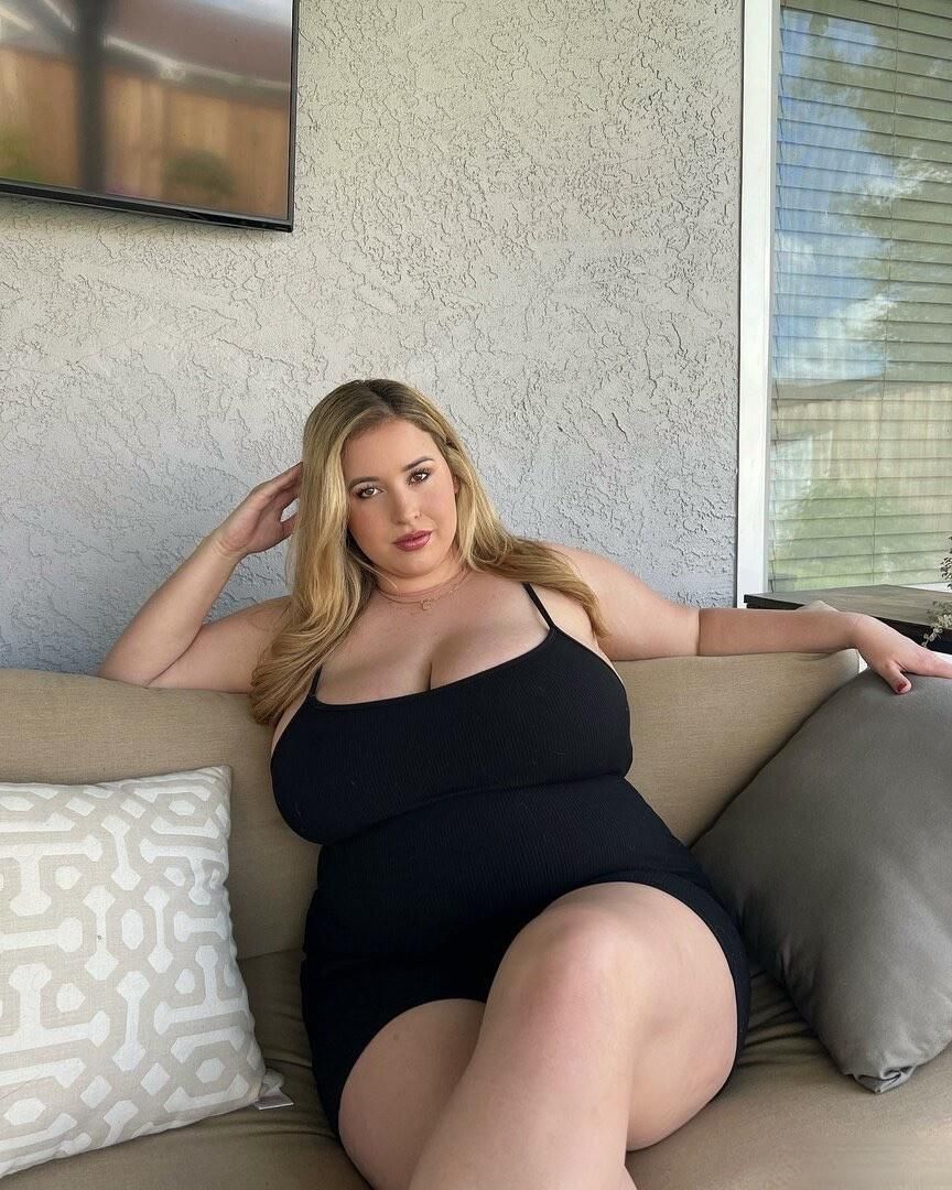 Lauren Huge Boobs Beauty BBW Youtuber Girl Mixed Hot Shots