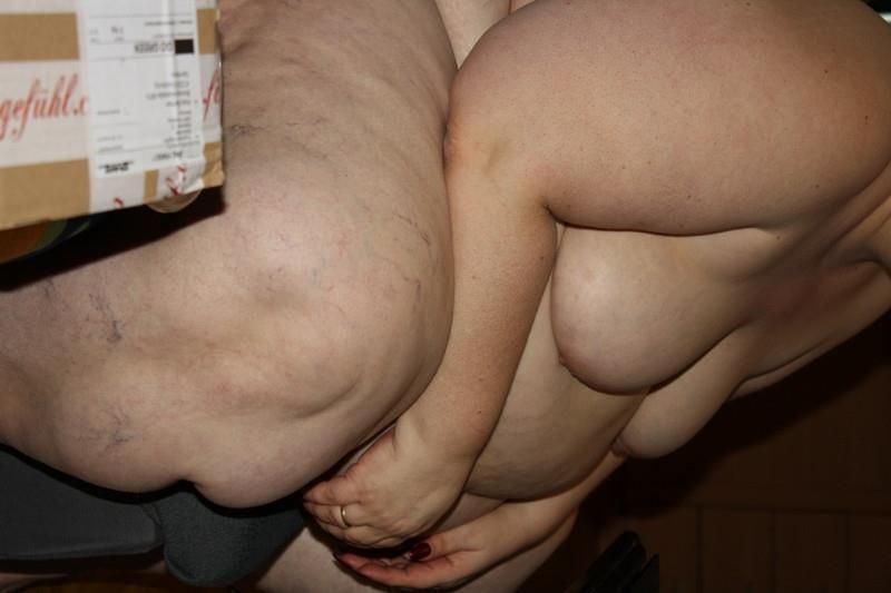 Schamlose SSBBW Fettsau nackt 