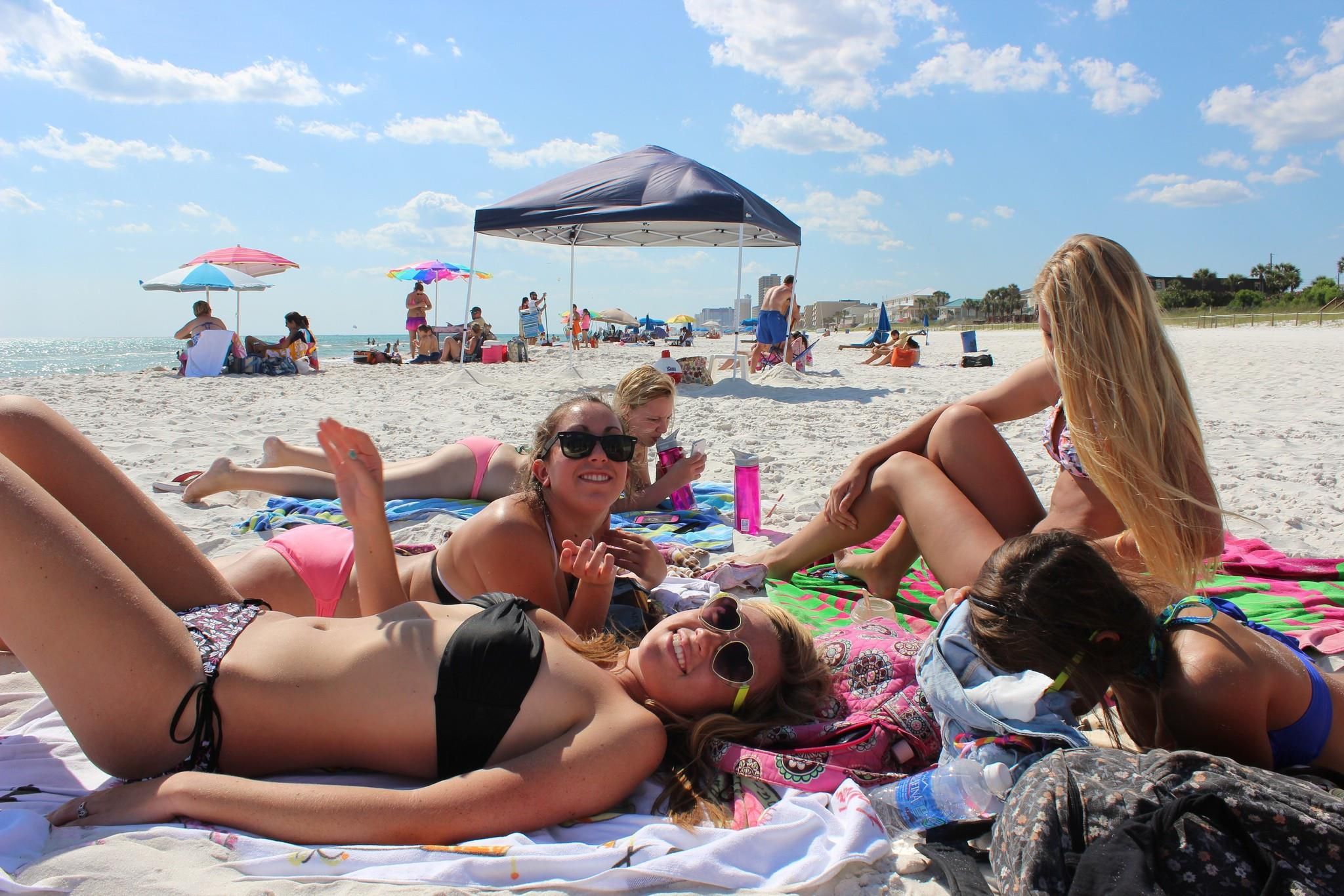 Beach Girls 