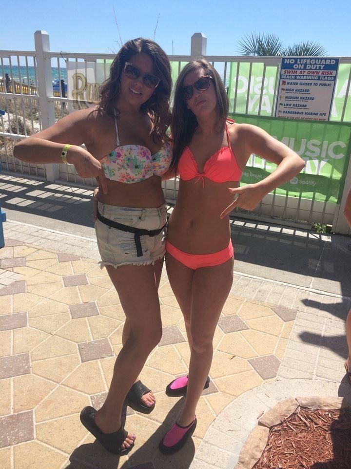 Beach Girls 