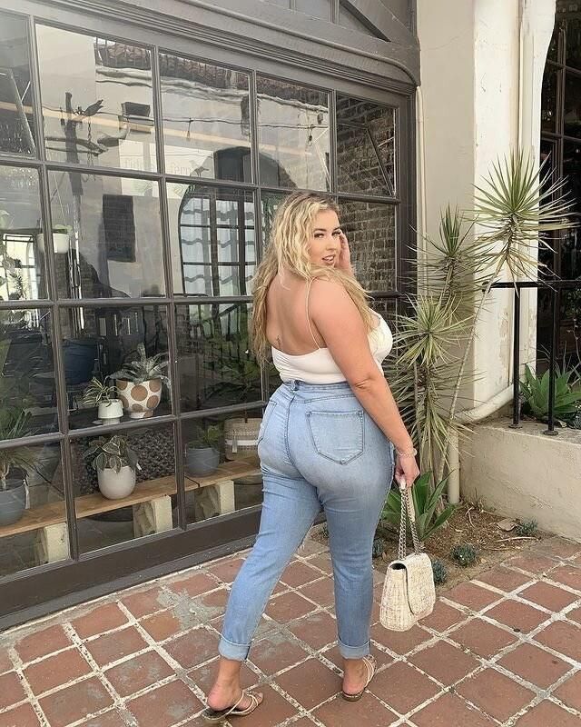 Lauren Huge Boobs Beauty BBW Youtuber Girl Mixed Hot Shots