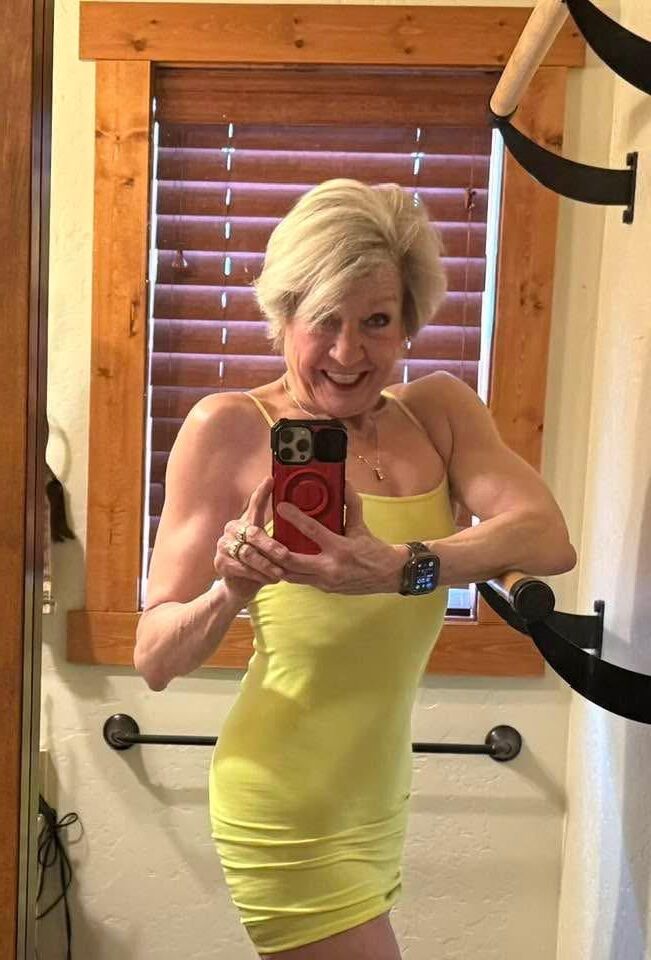 Fit Oma für junge Schwanz