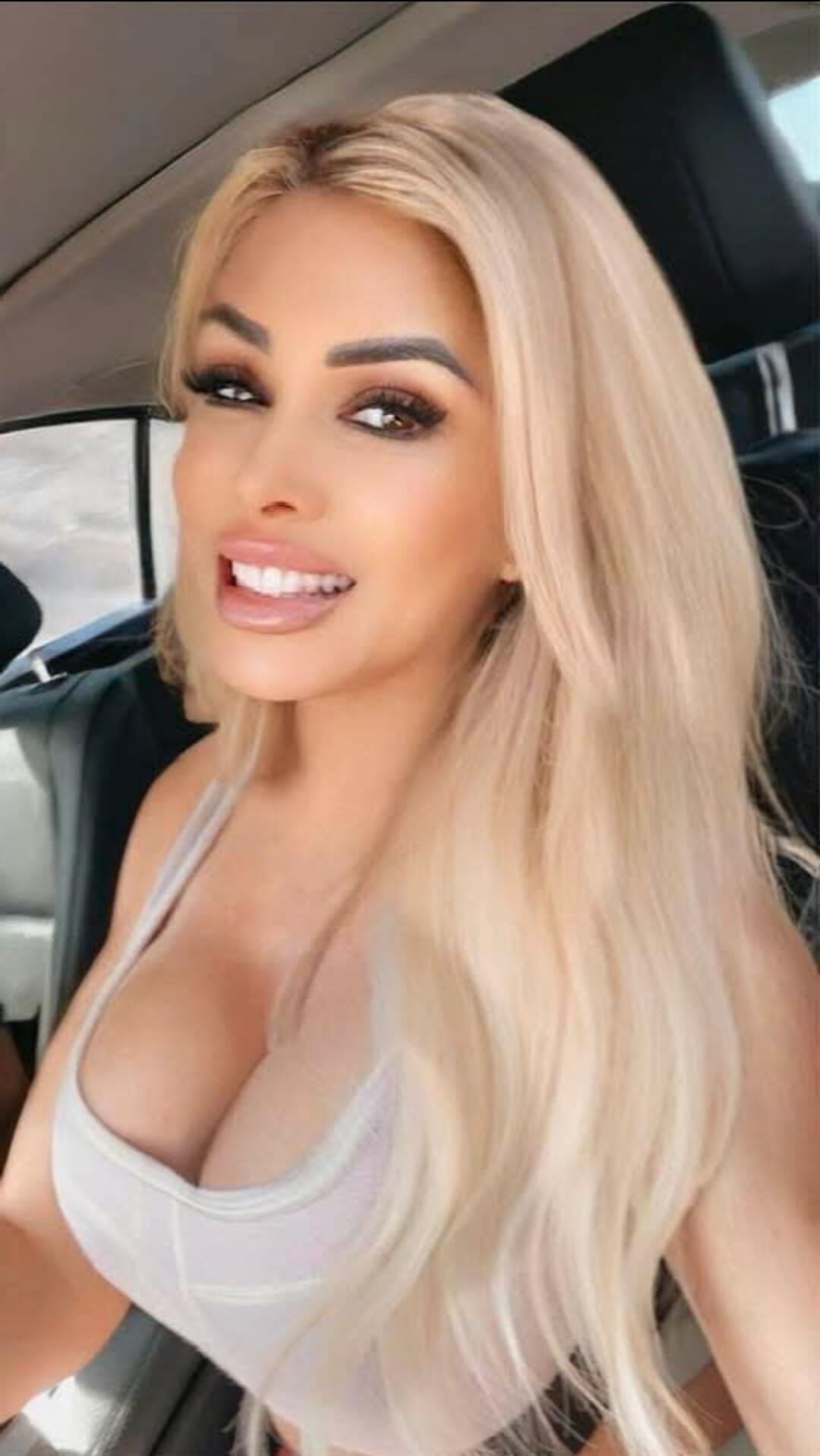 究極のBimbo Milf Mom