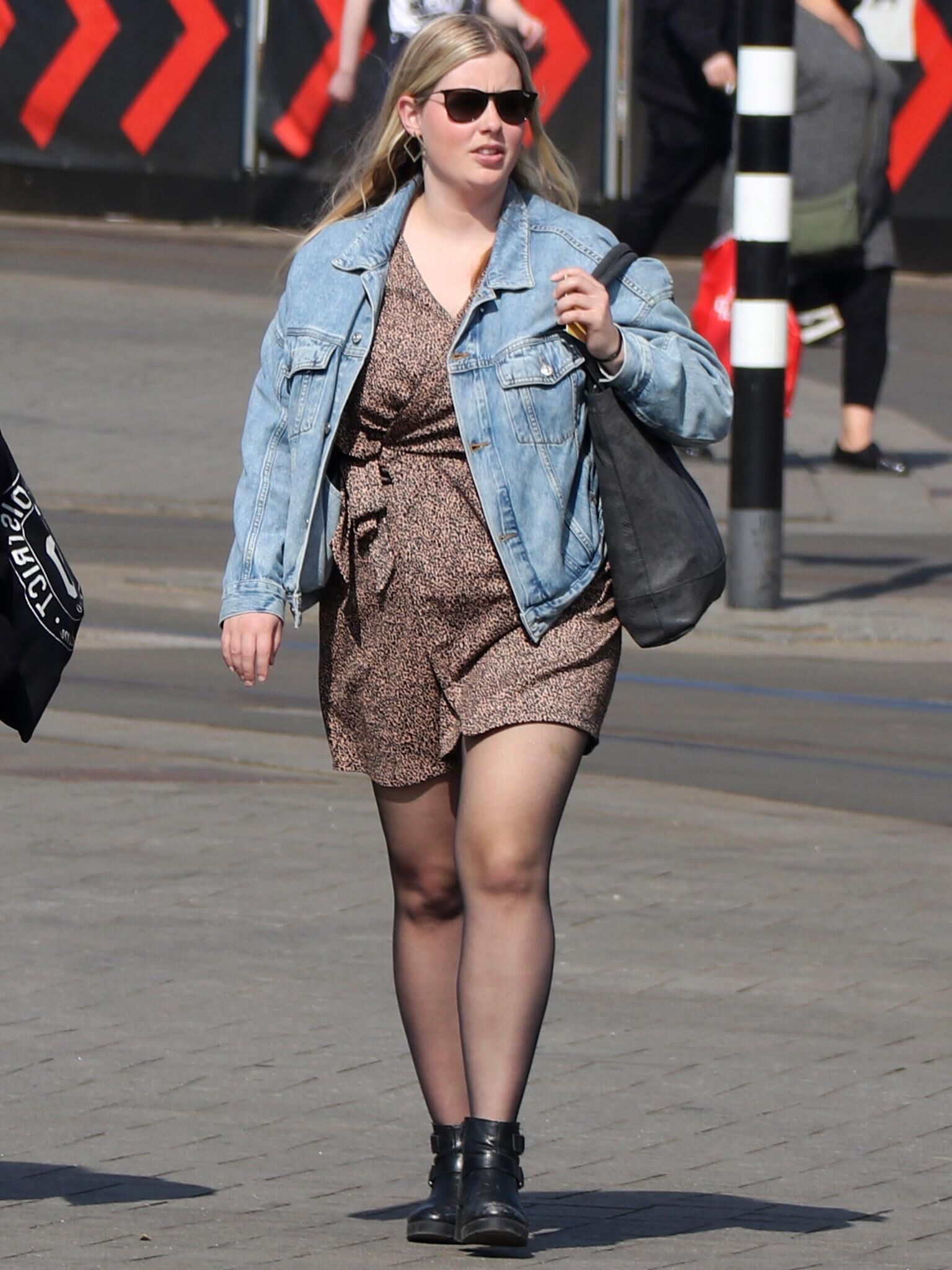 Sexy chubby women (Beauties in Skirts BBW)
