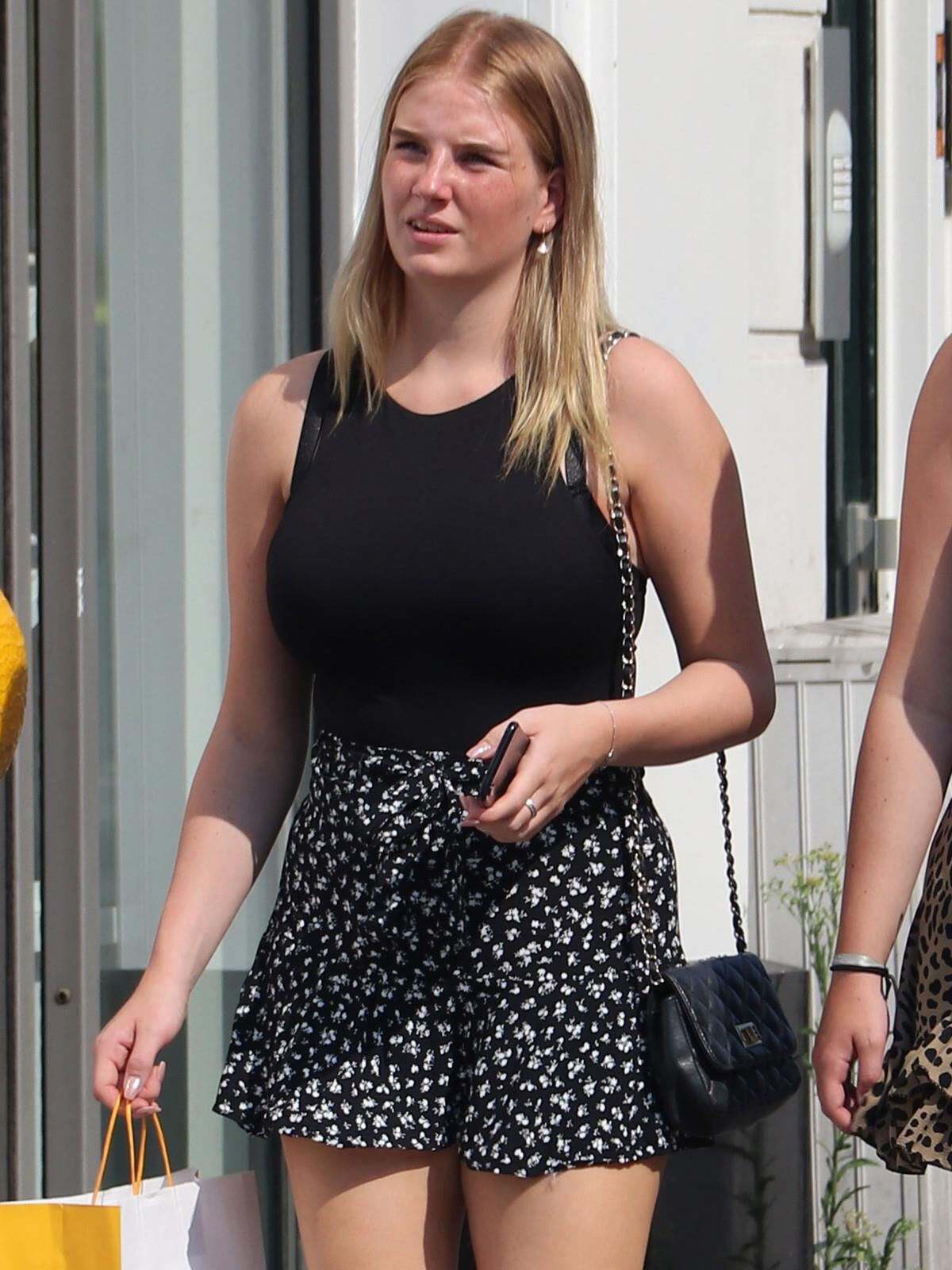 Sexy chubby women (Beauties in Skirts BBW)