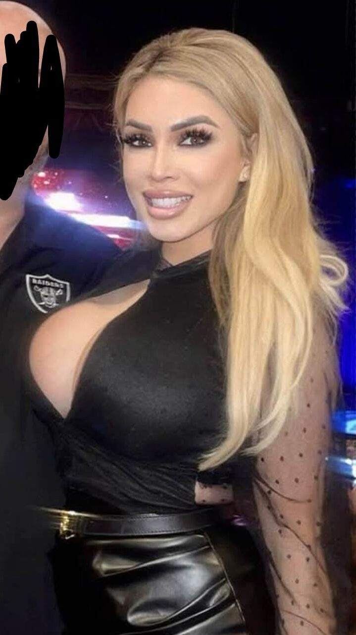 究極のBimbo Milf Mom
