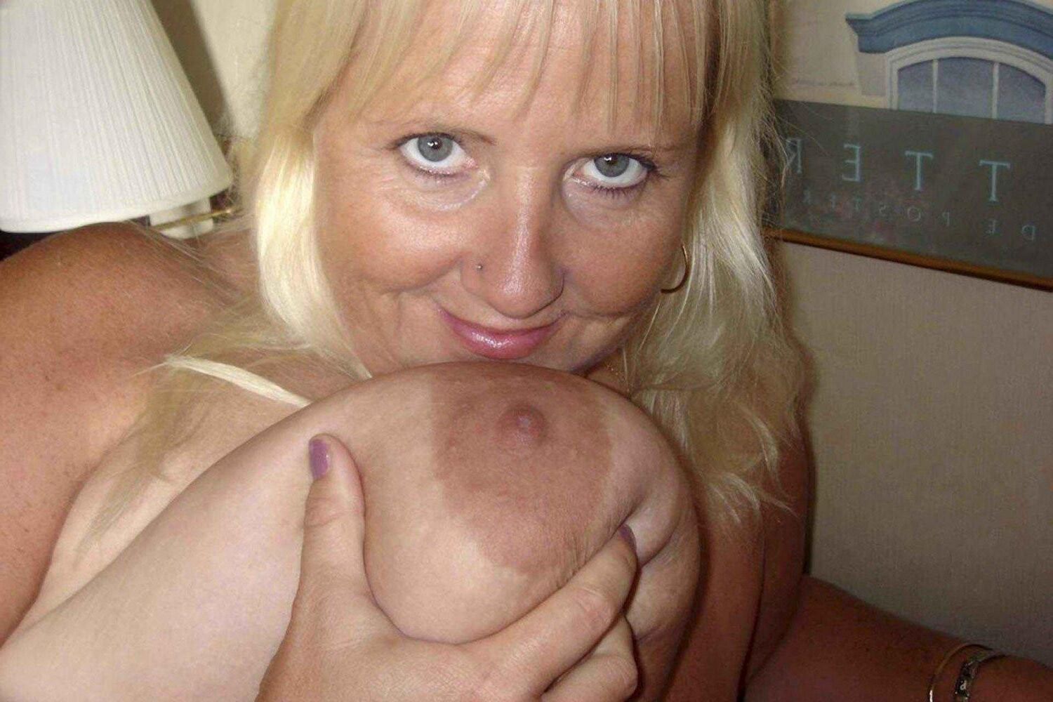 Busty BBW Pornstar Daphne Stone
