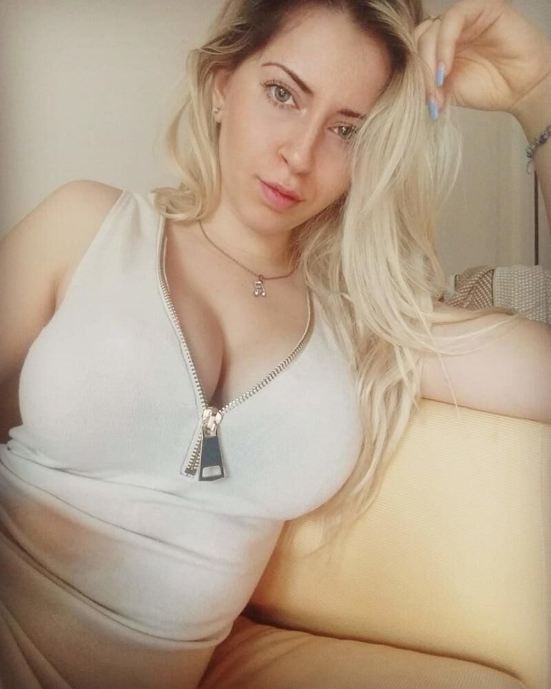 cleavage décolletés 