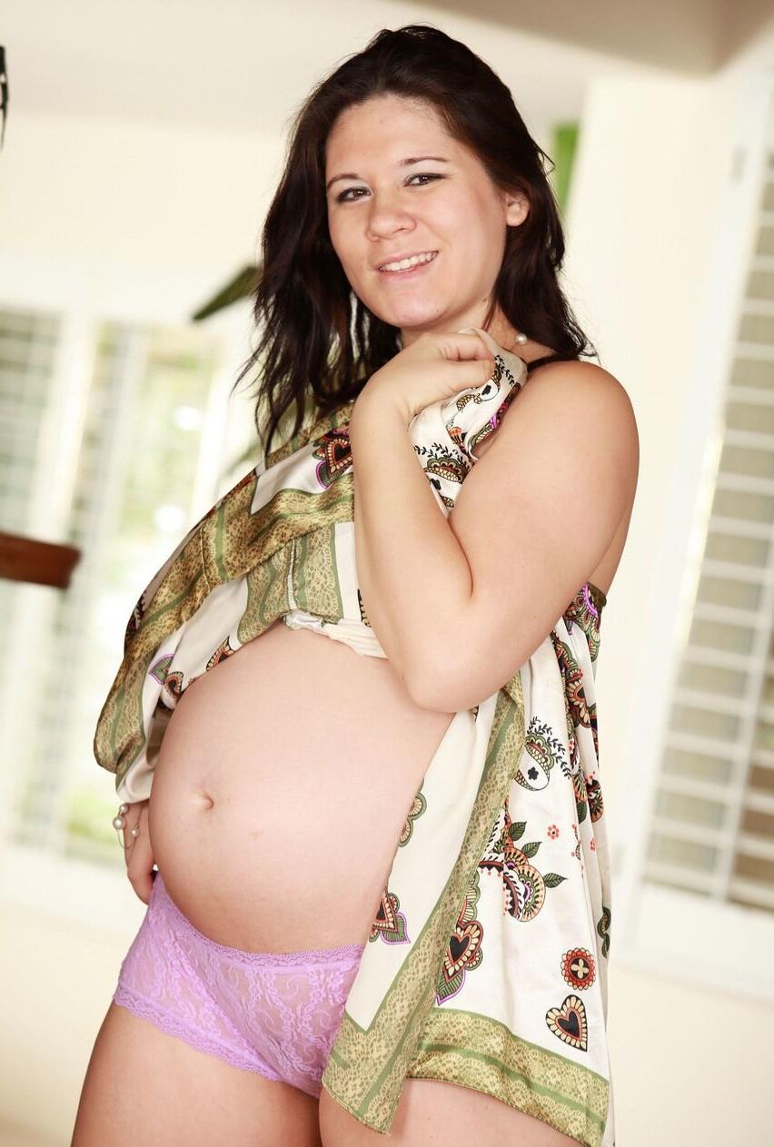 Thick inked pregnant teen with nice tits an smooth cunt hailey