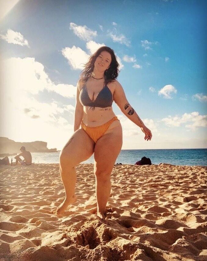 Kalis Big Ass Big Boobs BBW Brünette Mädchen gemischte heiße Schüsse