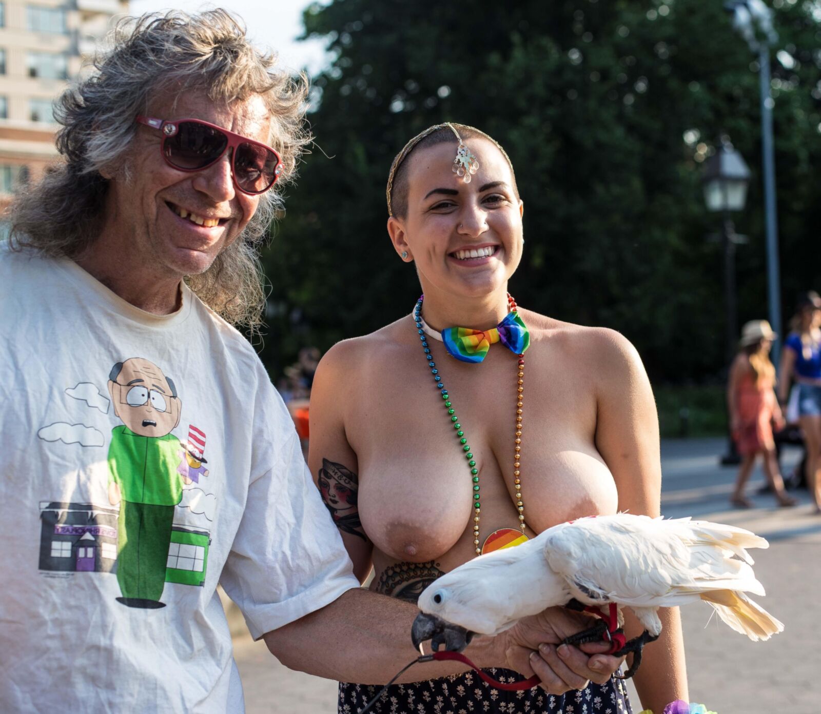 Topless Demonstranten mit schlaffischen Titten ()