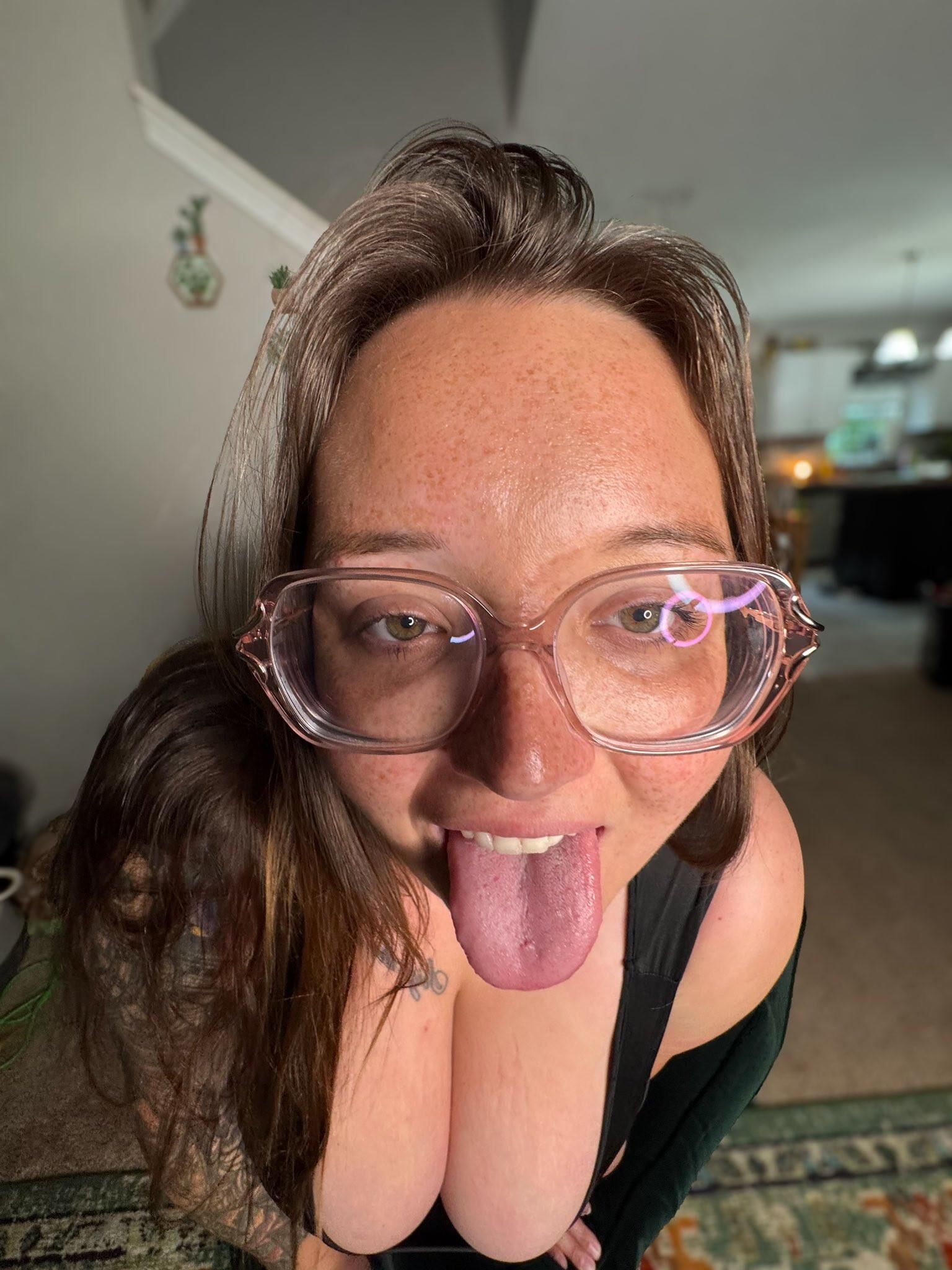 Mama Giant Boobs Big Butt Geiles BBW Girl mit Brille gemischt heiß