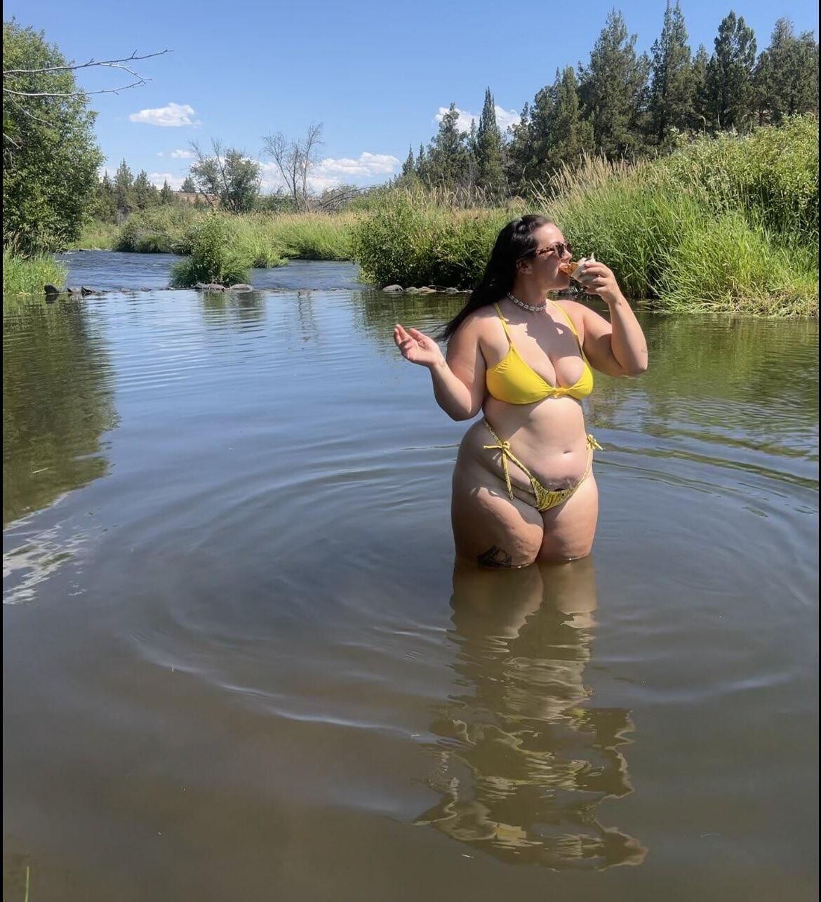 Kalis Big Ass Big Boobs BBW Brünette Mädchen gemischte heiße Schüsse