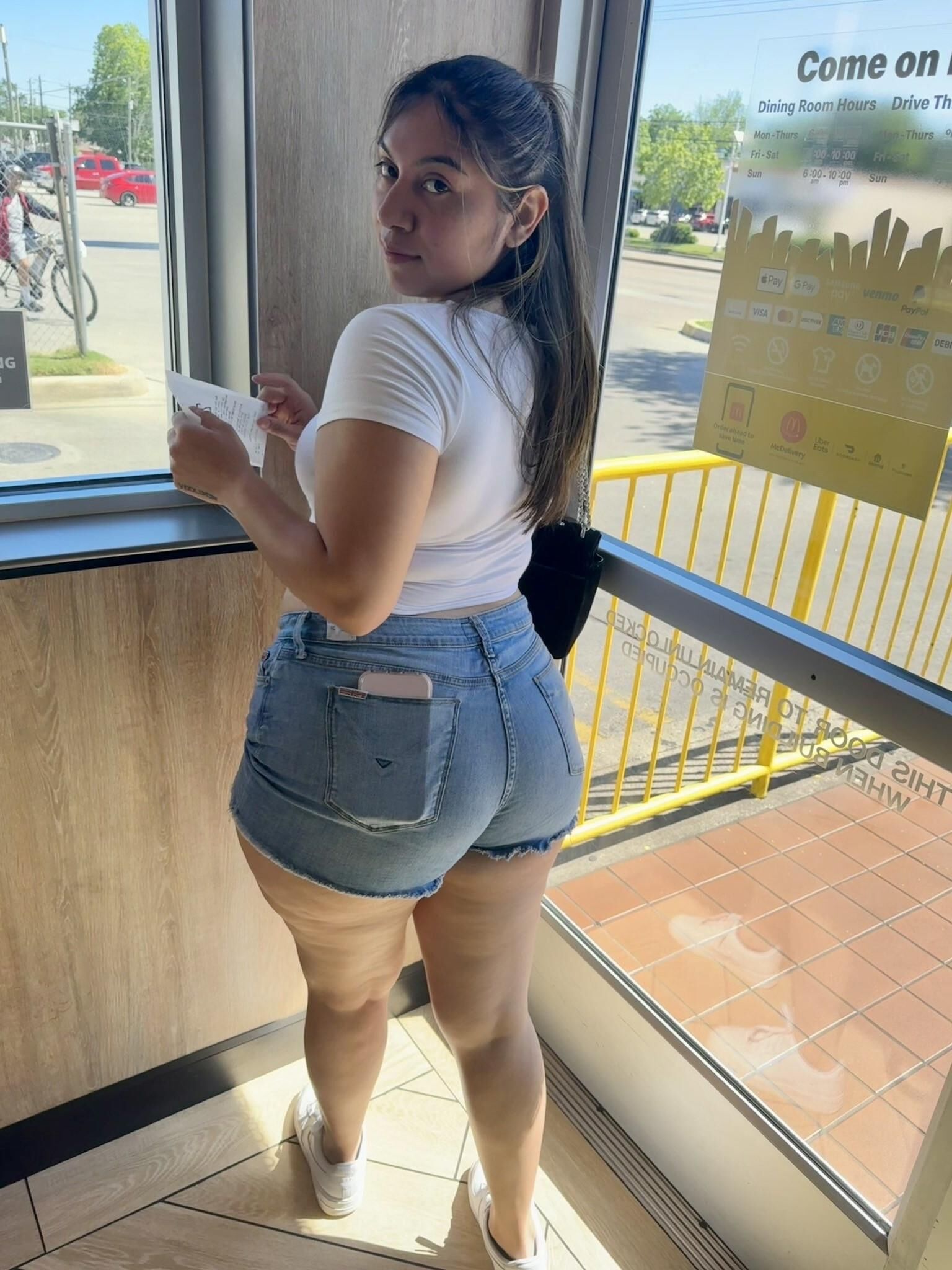 Mami Big Ass Big Titten sexy brünette Latino Frau gemischte heiße Fotos