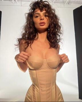 Emily Ratajkowski