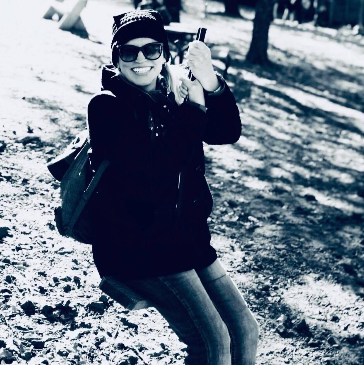 Holly mostrando seus peitos de torpedo no Mardi Gras