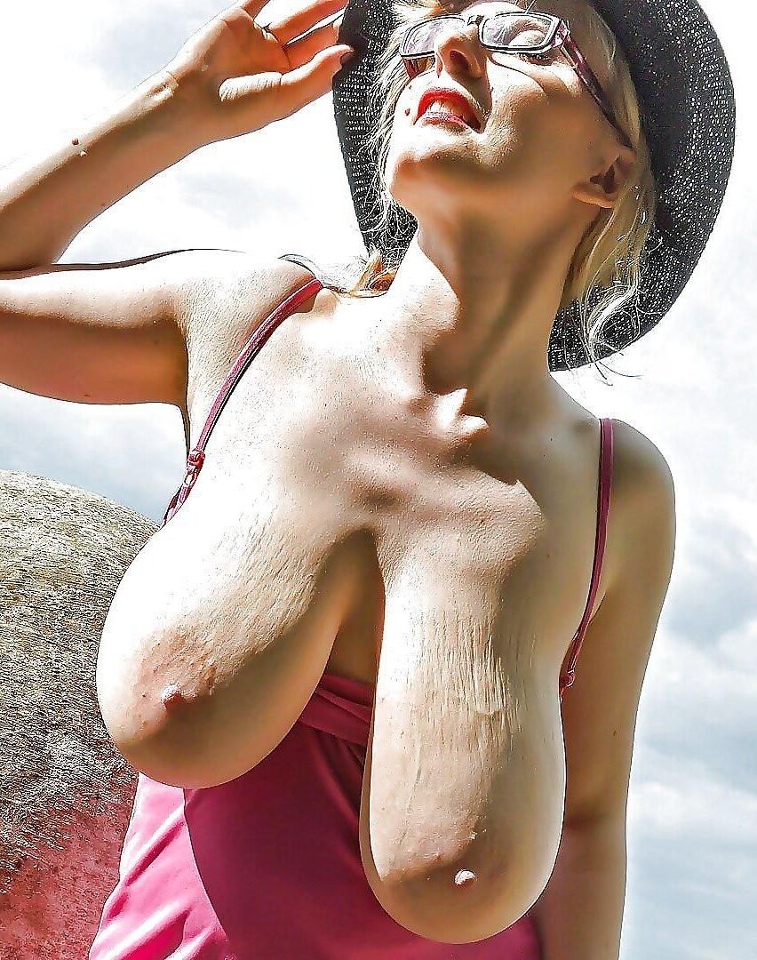 Hot saggy Titts 