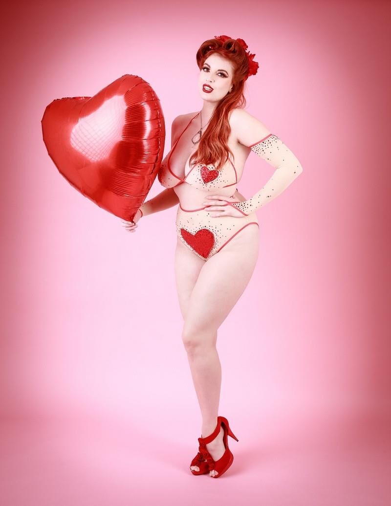 Ladyingerlust Busty Curvy UK Model