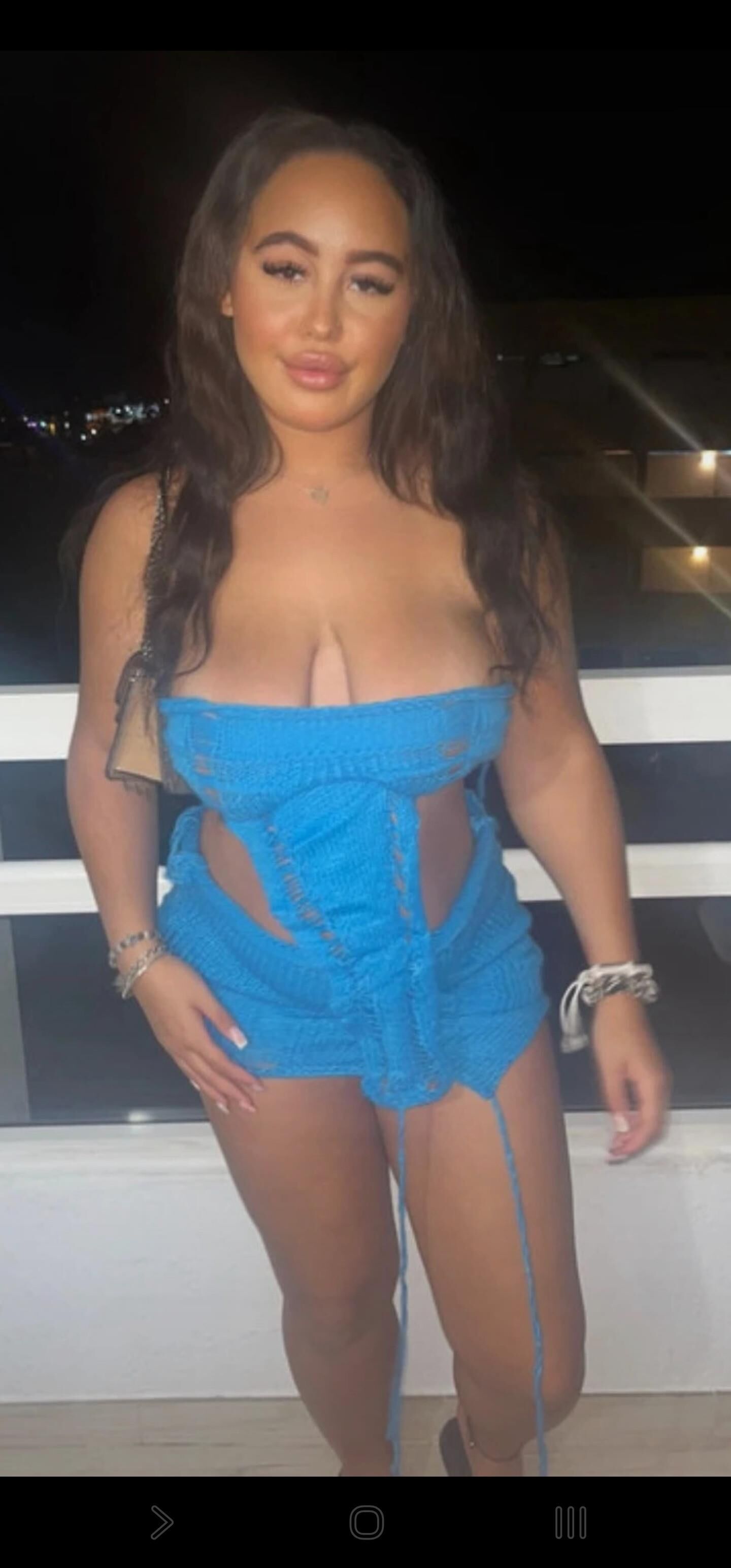 巨乳の黒檀の信仰非ヌード