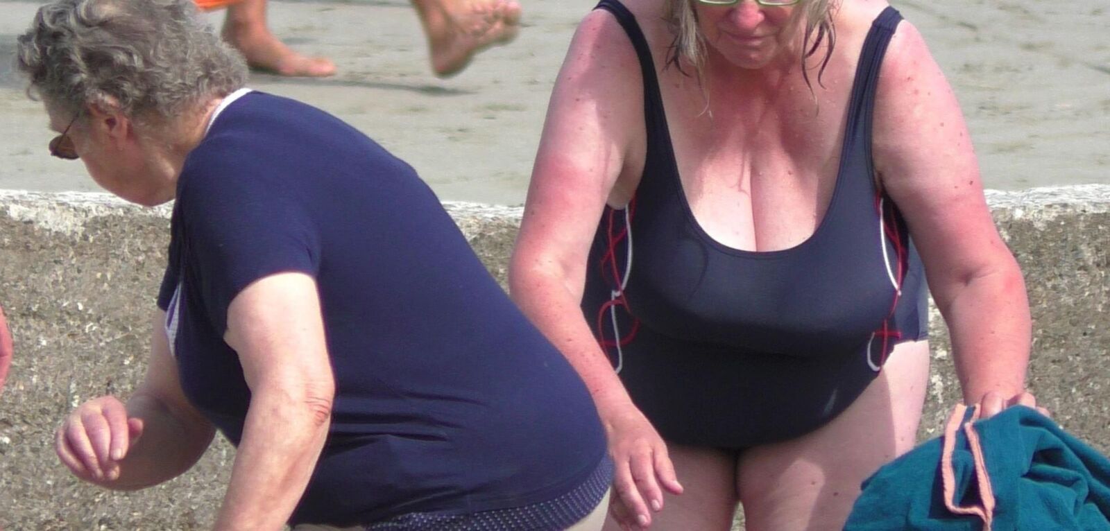 Beach Oma ausspioniert
