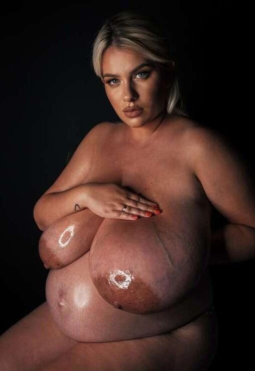 GRANDS UDDERS INSAGGY (NN)