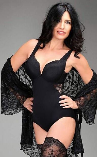 Modelo maduro de Raquel Simon