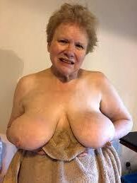 Tetas caídas en casa