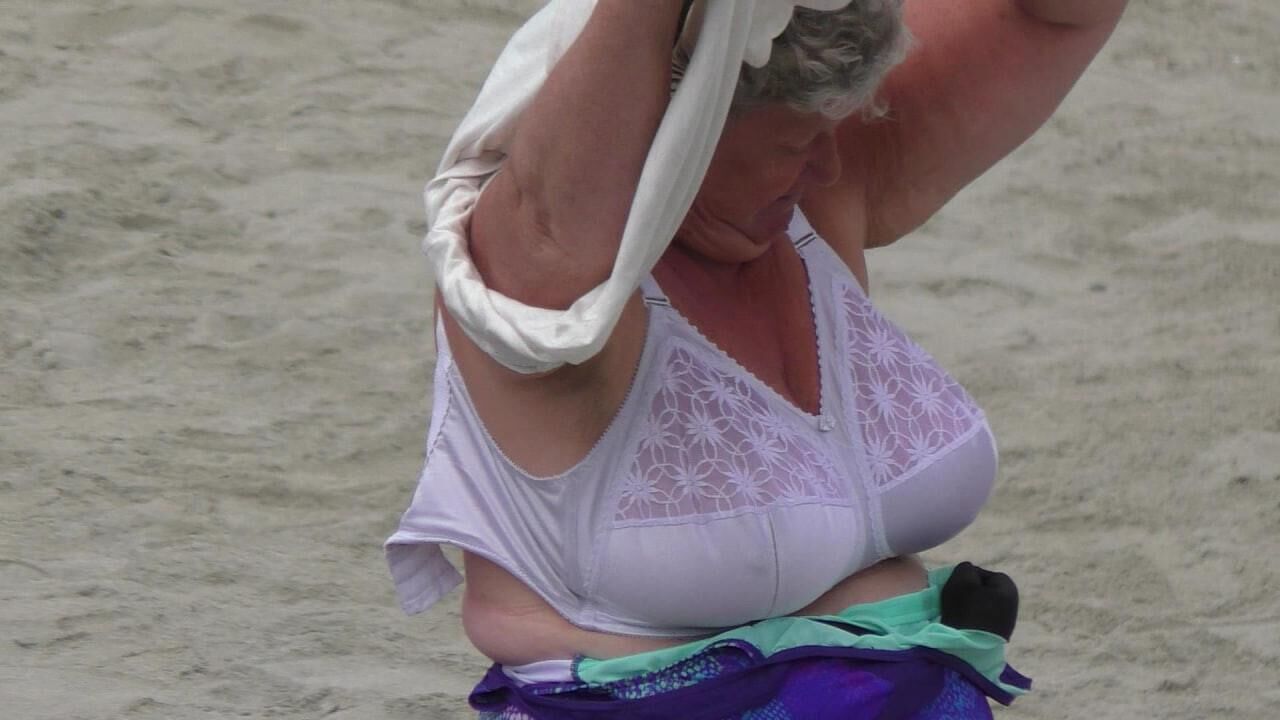 BBW Granny mostrando peitos