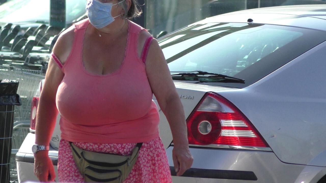 Nn mega vollbusige Oma