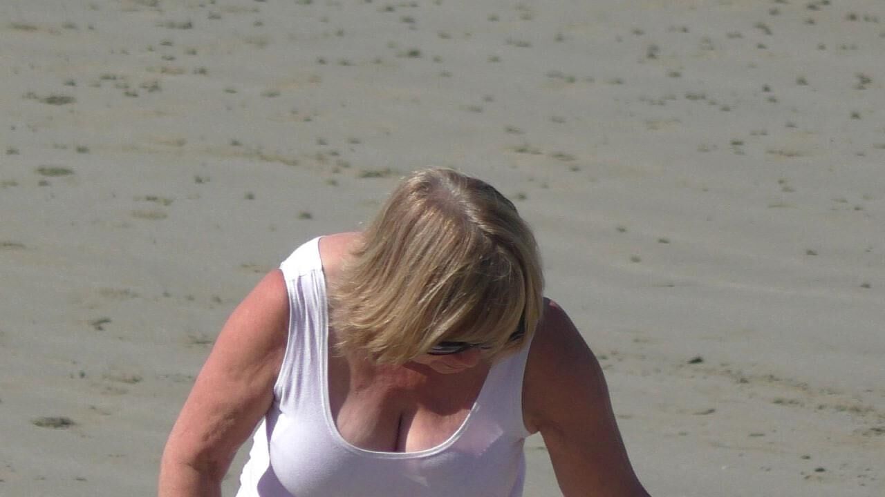 nn vollbusige blonde Oma
